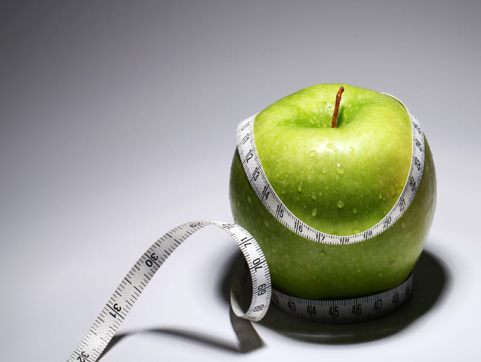 उच्च फ्लेवोनोइड की मात्रा वाले फल आपको और ज्यादा वजन बढ़ाने से बचने में मदद करते हैं
