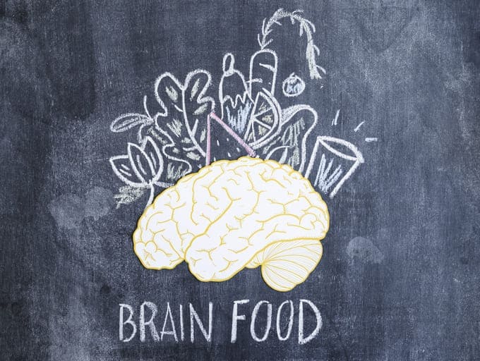 बच्चों के दिमाग को तेज बनाने वाले शीर्ष खाने की चीजें